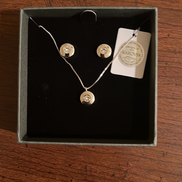 Necklace with earrings set - Picture 2 of 3